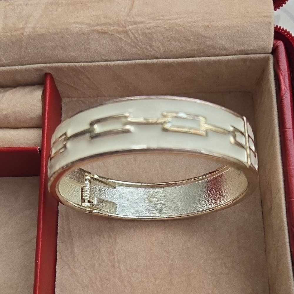 Gold and Cream Color Combination Chain Link Design Bangle Bracelet